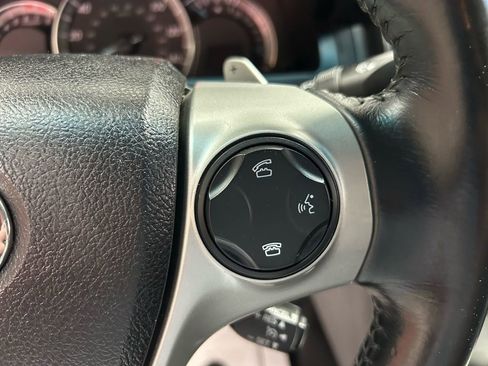 Used 2014 Toyota Camry SE image 11