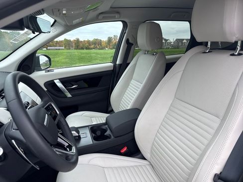 Used 2024 Land Rover Discovery Sport S image 23