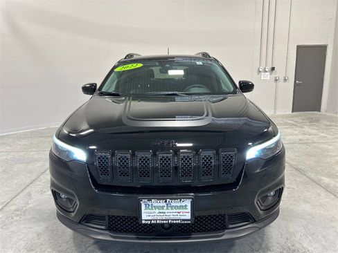 Used 2022 Jeep Cherokee Latitude w/ Sun & Sound Group image 3