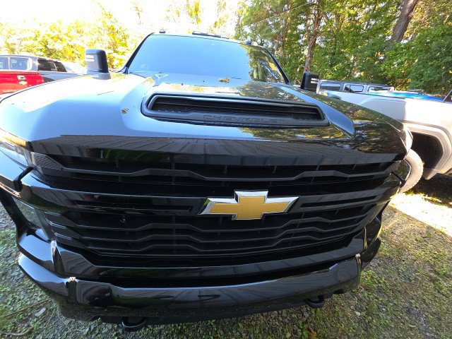 Used 2024 Chevrolet Silverado 2500 Custom w/ Custom Value Package AWD/4WD image 11