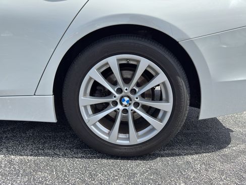 Used 2017 BMW 320i Sedan RWD image 23