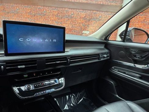 Used 2023 Lincoln Corsair Standard image 17