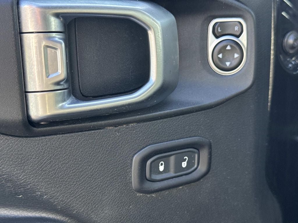 Used 2018 Jeep Wrangler Unlimited Sport S AWD/4WD image 26
