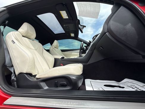 Used 2017 INFINITI Q60 Red Sport 400 image 19