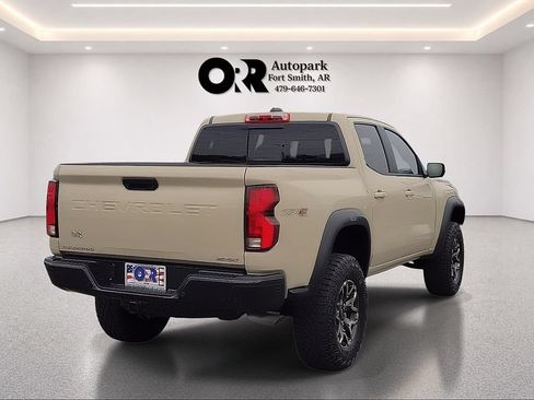 Used 2024 Chevrolet Colorado ZR2 w/ Technology Package AWD/4WD image 5