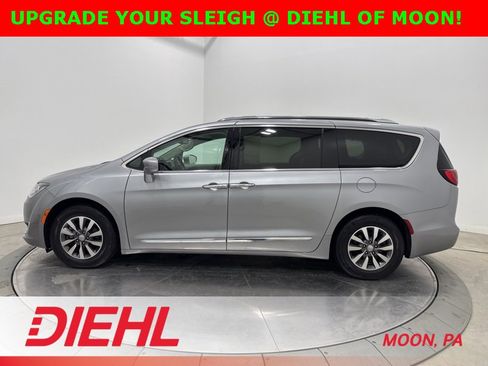 Certified 2020 Chrysler Pacifica Touring-L Plus image 4