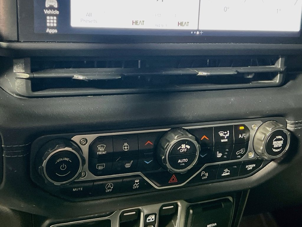 Used 2025 Jeep Gladiator Mojave AWD/4WD image 23
