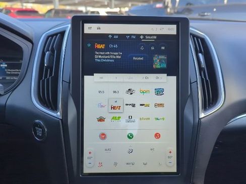 Used 2024 Ford Edge Titanium image 6