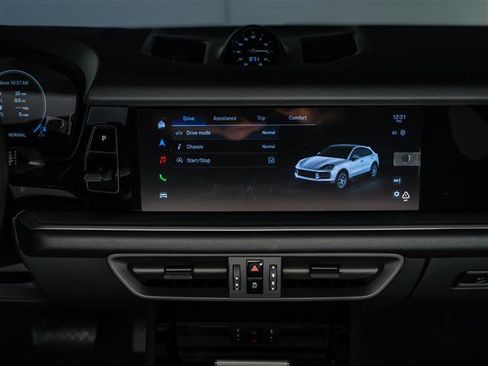 Certified 2025 Porsche Cayenne Coupe AWD/4WD image 30