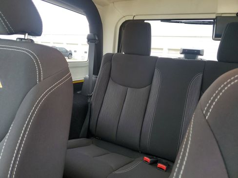 Used 2015 Jeep Wrangler Sahara image 25