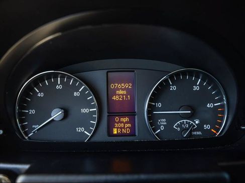Used 2015 Mercedes-Benz Sprinter 2500 image 27