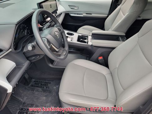 Used 2025 Toyota Sienna XLE w/ XLE Plus Package AWD/4WD image 10