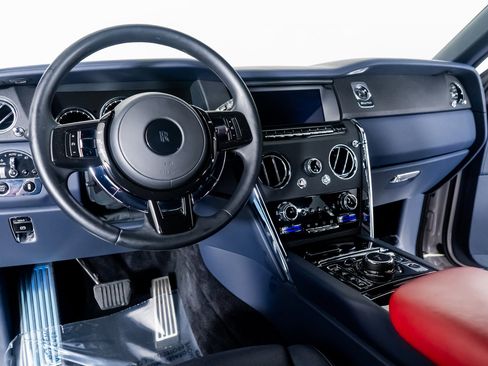 Used 2023 Rolls-Royce Cullinan image 2