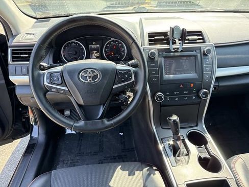 Used 2016 Toyota Camry SE FWD image 17