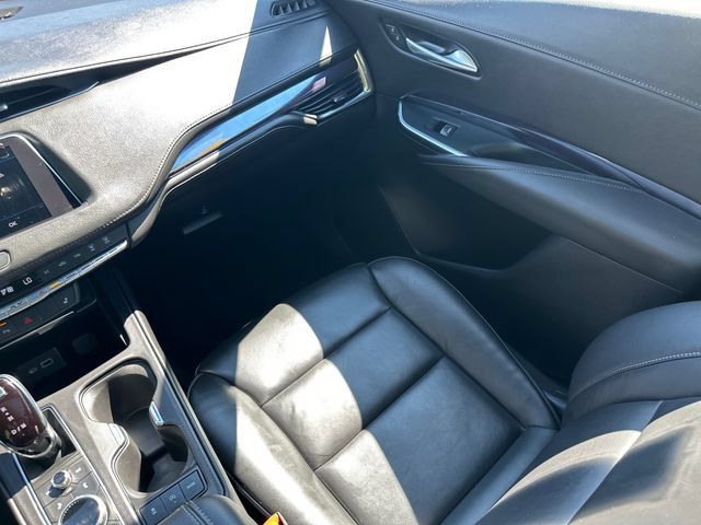 Used 2023 Cadillac XT4 Luxury w/ Cold Weather Package AWD/4WD image 25