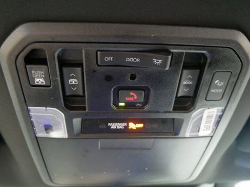 Used 2025 Toyota Tundra Platinum AWD/4WD image 32