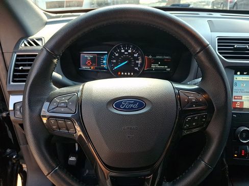 Used 2018 Ford Explorer XLT w/ Equipment Group 202A AWD/4WD image 19