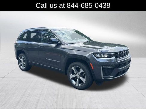 New 2026 Jeep Grand Cherokee Limited RWD image 3