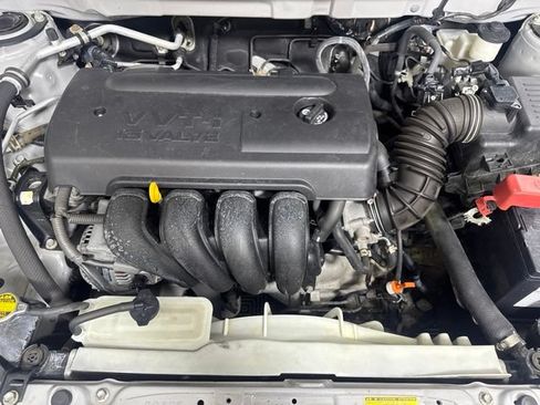 Used 2006 Pontiac Vibe w/ Preferred Package FWD image 9
