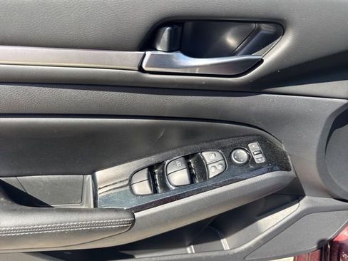 Used 2023 Nissan Altima 2.5 SV FWD image 17