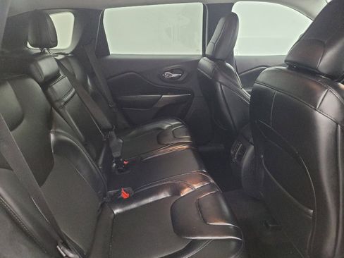 Used 2019 Jeep Cherokee Latitude Plus image 19