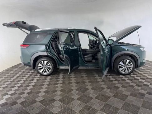 Certified 2022 Nissan Pathfinder SL FWD image 9