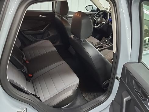 Used 2025 Volkswagen Jetta SE FWD image 18