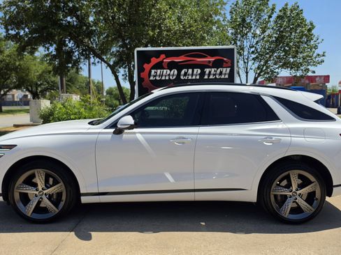 Used 2025 Genesis GV70 3.5T Sport w/ Sport Advanced Package AWD/4WD image 2