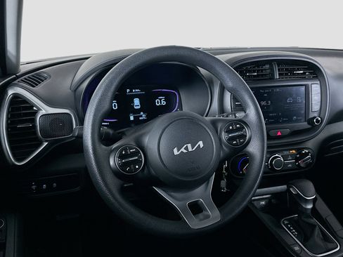 Used 2025 Kia Soul LX w/ LX Technology Package FWD image 18