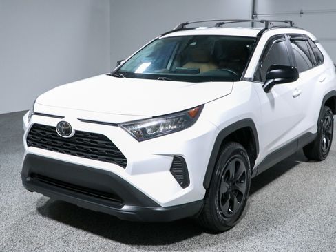 Used 2020 Toyota RAV4 LE FWD image 30