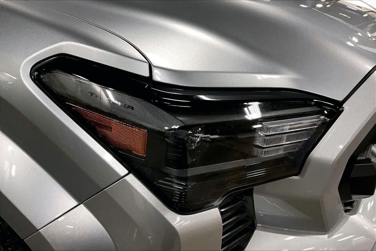 Certified 2025 Toyota Tacoma SR5 AWD/4WD image 25