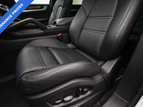 Used 2024 Porsche Cayenne Coupe image 50