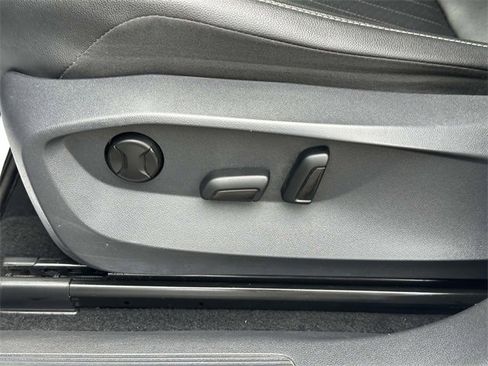 Certified 2022 Volkswagen Tiguan SE w/ Panoramic Sunroof Package image 18