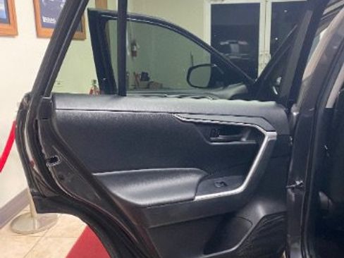 Used 2021 Toyota RAV4 LE FWD image 18