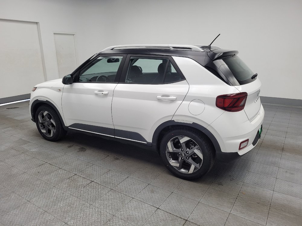 Used 2023 Hyundai Venue Limited FWD image 3