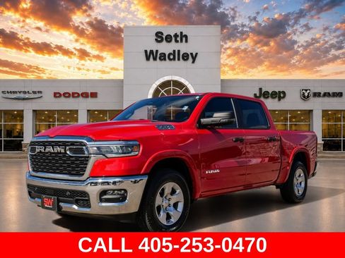 Used 2025 RAM 1500 Big Horn AWD/4WD image 3