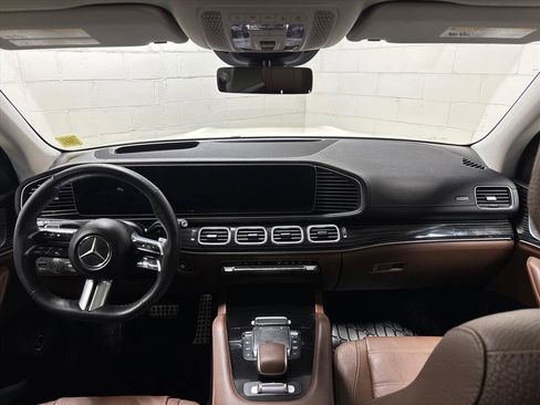 Used 2024 Mercedes-Benz GLS 450 4MATIC image 32