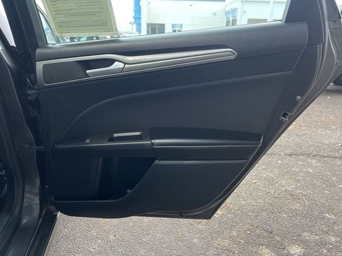 Used 2020 Ford Fusion SE image 13