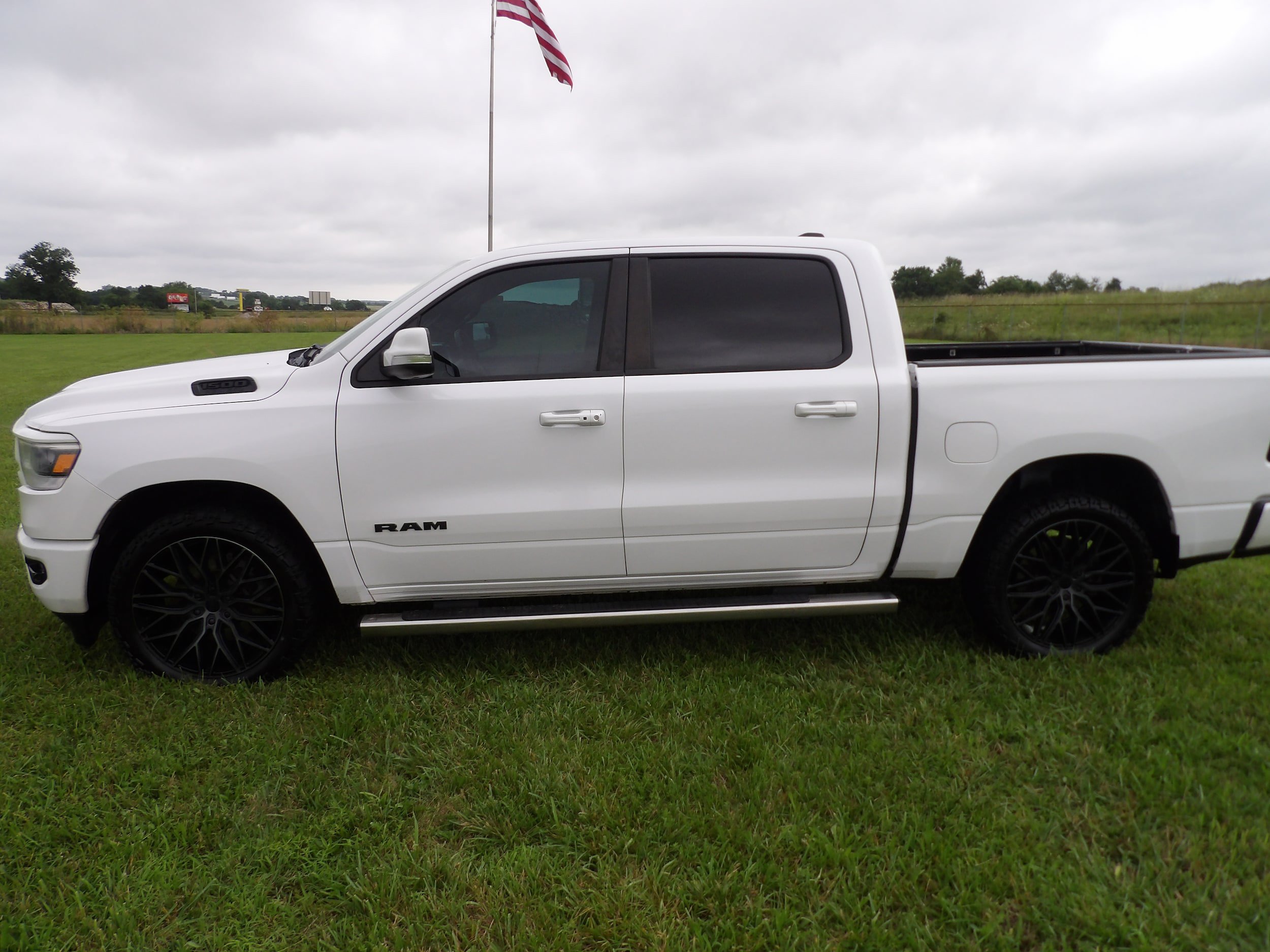 Used 2019 RAM 1500 Sport w/ Level 2 Equipment Group AWD/4WD image 2