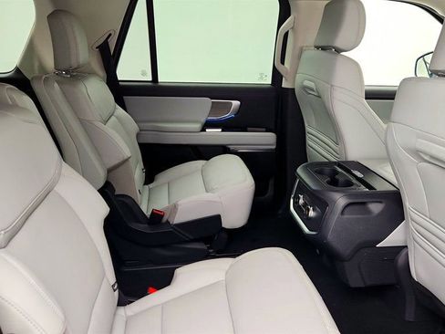 Used 2025 Ford Expedition Platinum AWD/4WD image 24