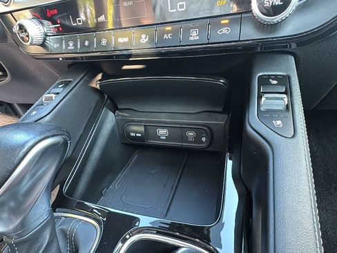 Used 2024 Kia Telluride EX w/ EX Captain's Chair Package AWD/4WD image 24