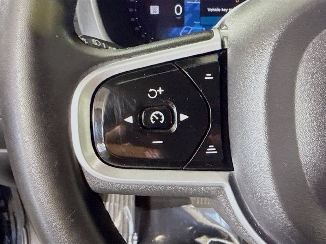 Used 2023 Volvo XC60 B5 Ultimate w/ Protection Package Premier FWD image 13