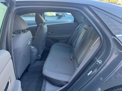 Used 2025 Hyundai Elantra SEL image 28