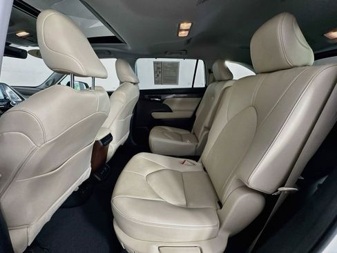 Used 2020 Toyota Highlander Limited FWD image 26