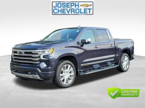 Used 2022 Chevrolet Silverado 1500 High Country w/ High Country Premium Package AWD/4WD image 2