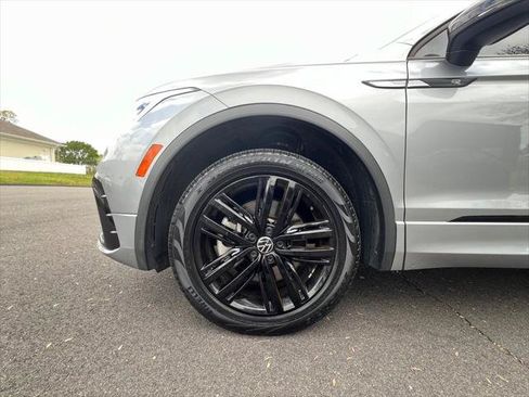 Certified 2022 Volkswagen Tiguan SE R-Line AWD/4WD image 9