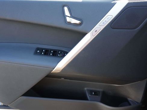 Used 2025 BMW iX xDrive50 image 17