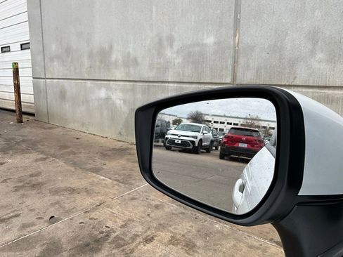 Used 2025 Nissan Versa SV image 18