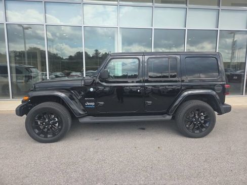 Used 2022 Jeep Wrangler Unlimited Sahara w/ Cold Weather Group AWD/4WD image 5