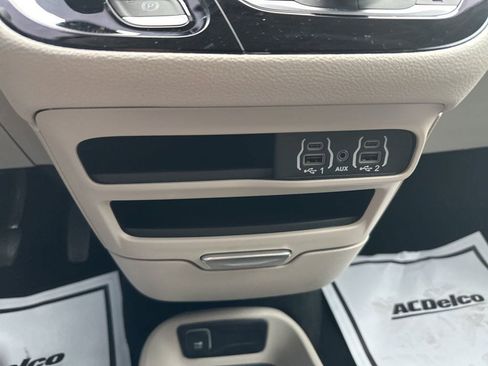 Used 2024 Chrysler Pacifica Touring-L AWD/4WD image 22